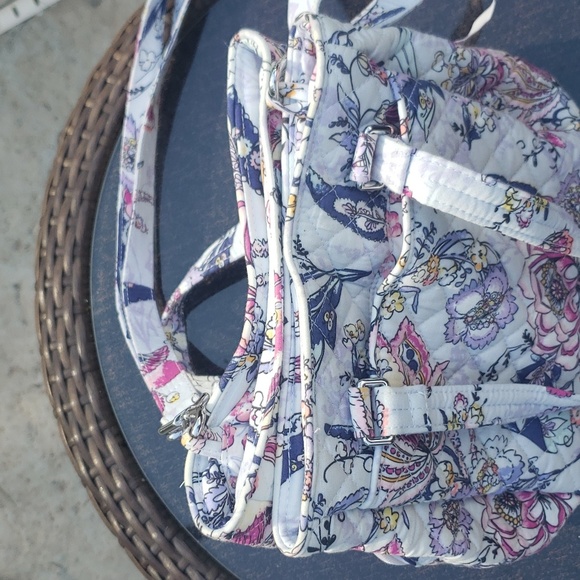 Super roomy and feminine Vera Bradley purse - Picture 7 of 8